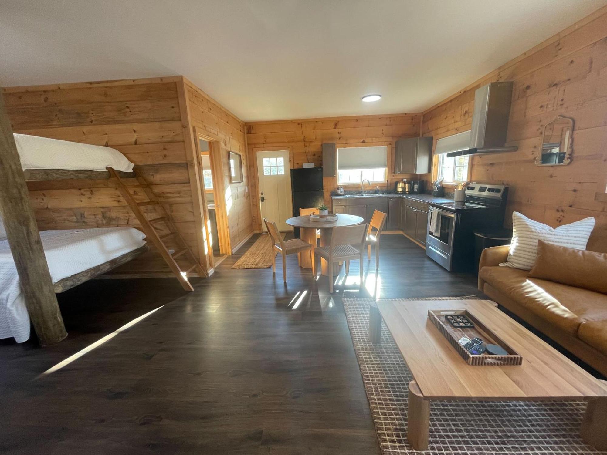 Pine Creek Cabins & Camping Resort South Bloomingville Exteriör bild